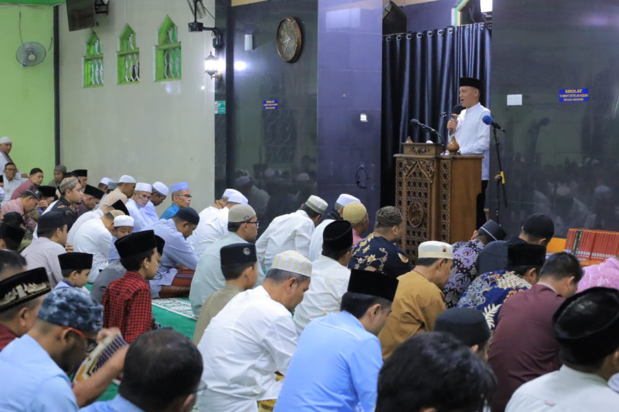Shalat Tarwih Perdana Di Lubuk Sikaping, Bupati Sabar AS Ucapkan Selamat Menunaikan Ibadah Puasa Ramadhan