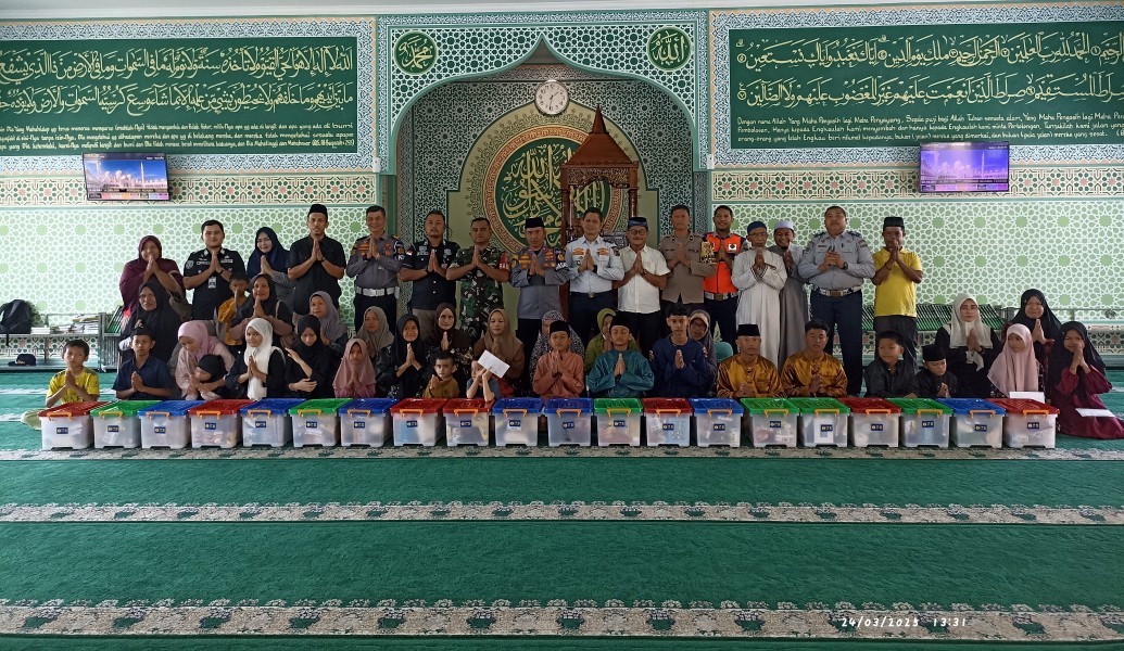 Masjid Al-Aziz Terminal Bandar Raya Payung Sekaki (BRPS) Pekanbaru Berikan Santunan Kepada 20 Anak Yatim