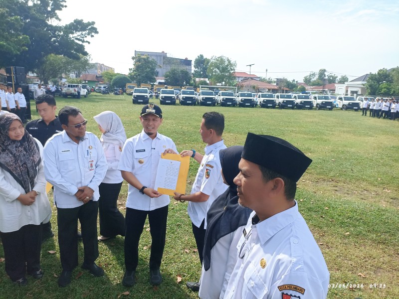 Walikota Pekanbaru Secara Resmi Lepas Petugas Pendataan Kewilayahan Melalui Program 1 ASN 1 RW,Perkuat Pendataan dan  Pengawasan Wilayah