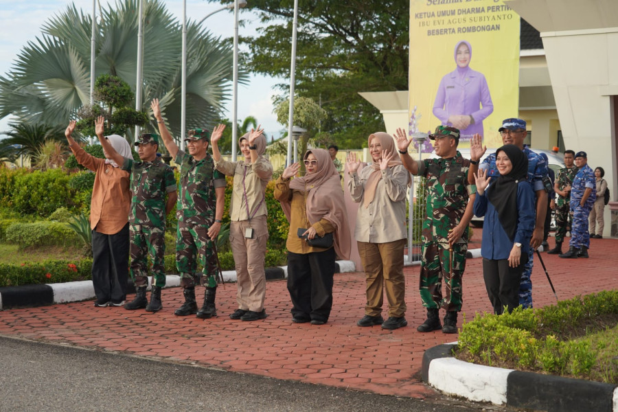 Danrem 032/Wbr Pandu Rangkaian Kegiatan Ibu Panglima TNI di Sumbar