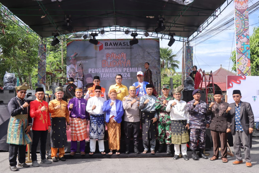 Kapolres AKBP Andi Yul Bersama Forkopimda Hadiri Pawai Budaya Pemilu 2024 di Kepulauan Meranti