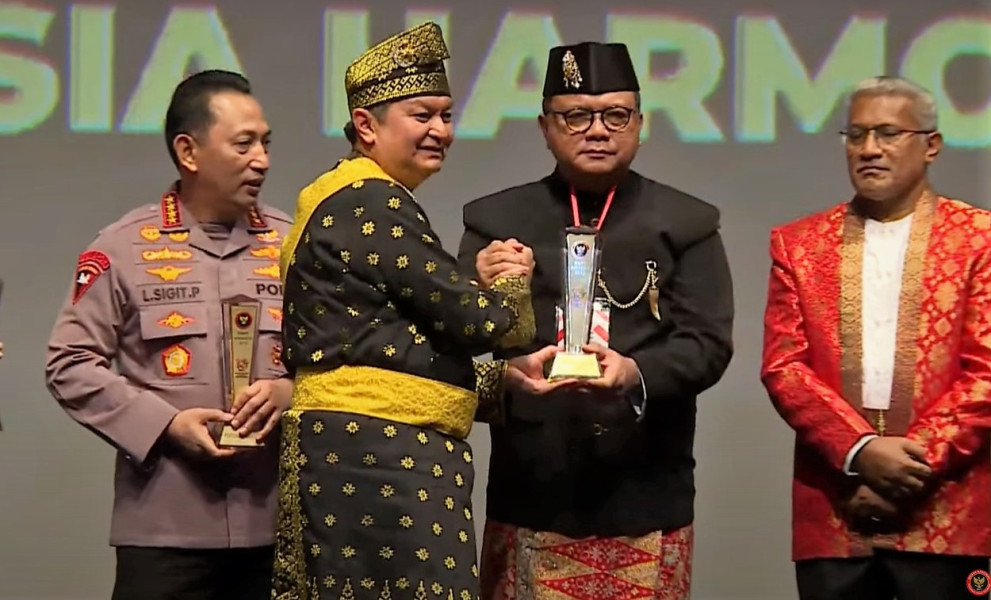 Dirjenpas dan 2 Orang Petugas Wali Pemasyarakatan Terima Penghargaan BNPT Awards 2023