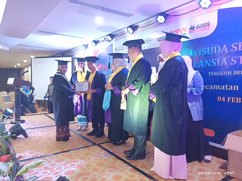 Wisuda Sekolah Lansia Bukit Raya, Wujudkan Lansia Tangguh, Mandiri, dan Bermartabat
