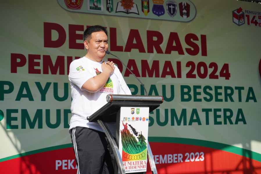 Kapolda Riau Berikan Apresiasi Kepada Anak Muda Yang Tergabung Dalam Cipayung Plus Yang Buat Acara Deklarasi Pemilu Damai