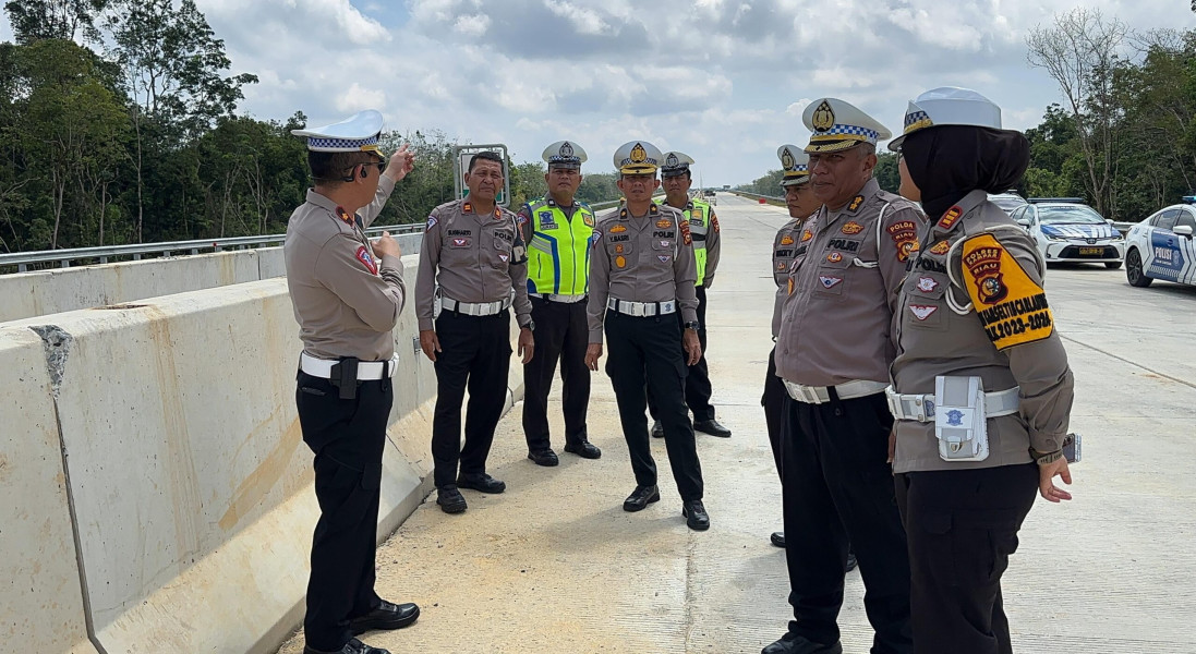 Pejabat Utama Ditlantas Polda Riau Laksanakan Pengecekan Kondisi Jalan Tol Pekanbaru_Bangkinang dan XIII Koto Kampar