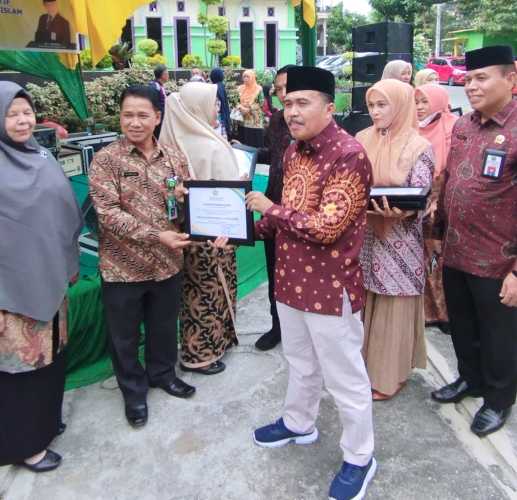 SDN 15 Kota Pekanbaru Dapatkan Piagam Penghargaan Sebagai Sekolah Yang Berkontribusi Aktif Dalam Penyelenggaraan Pendidikan Agama Islam