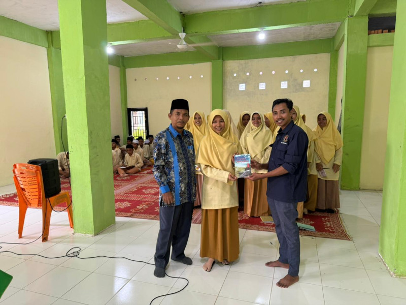 Osis MA Ponpes Daarul Qur,an Sangat Antusias Ikuti Pelatihan Jurnalistik