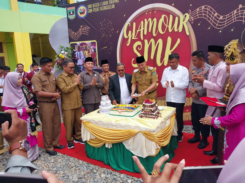 Peringatan HUT Ke_53 SMKN 1 Lubuk Sikaping Dihadiri Tiga Anggota DPRD Sumbar