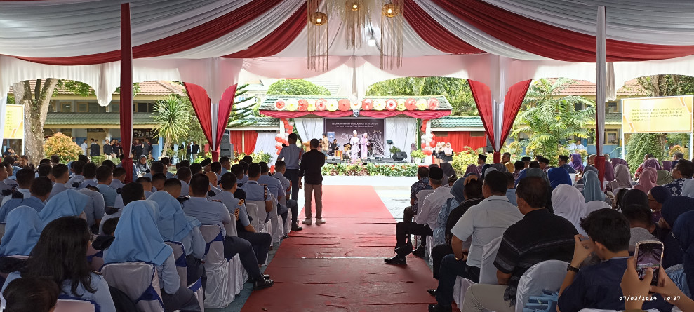 SMA Negeri Plus Provinsi Riau Gelar Acara Perayaan Akhir Pembelajaran Siswa_Siswi Kelas XII Generasi 24 Tahun 2024