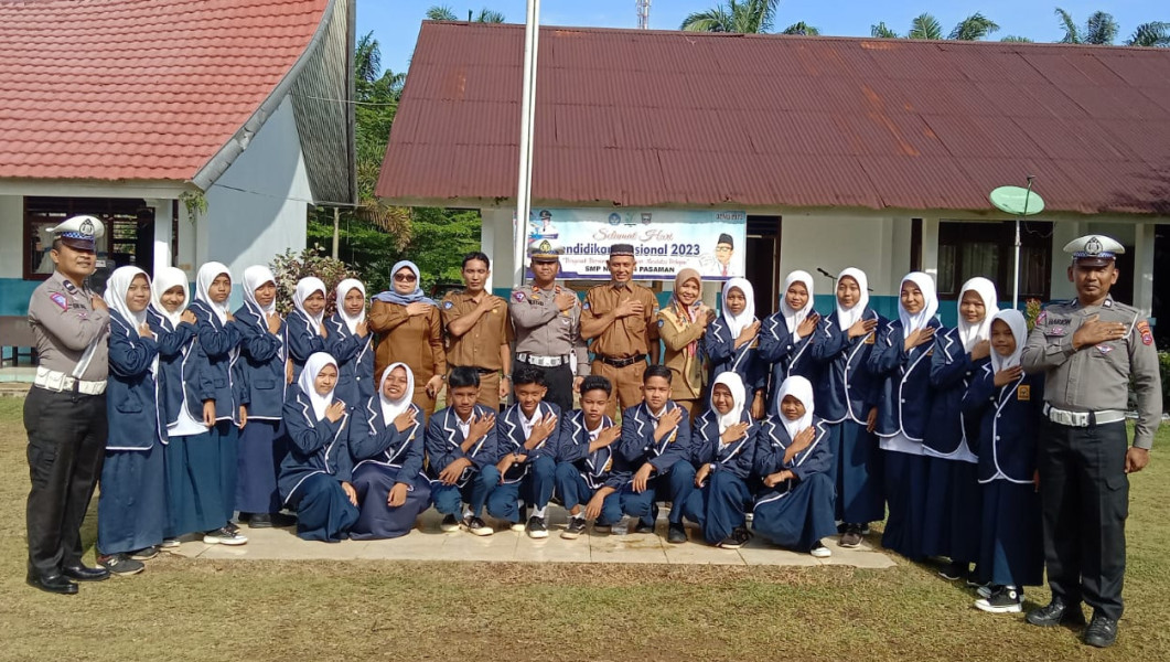 Satlantas Polres Pasbar Sosialisasikan Kamseltibcar Lantas di SMP Negeri 4 Pasaman Barat