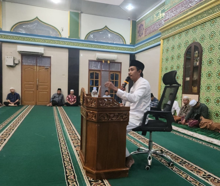 Ustadz Sarwan Kelana Kupas Pentingnya Salat Subuh di Depan Jamaah Mesjid Paripurna Darul Ikhsan Pekanbaru