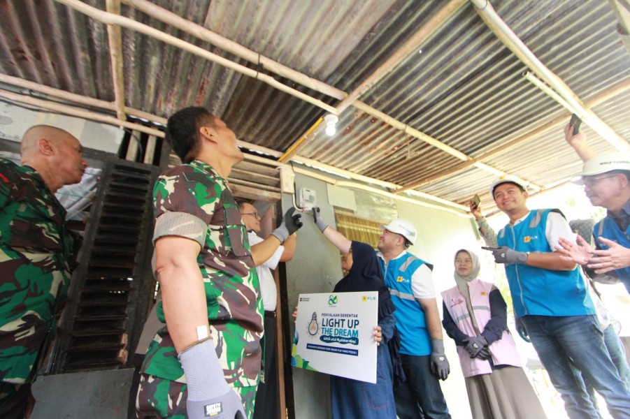 PLN UID Riau dan Kepulauan Riau Nyalakan Harapan 102 Keluarga Melalui Program “Light Up The Dream