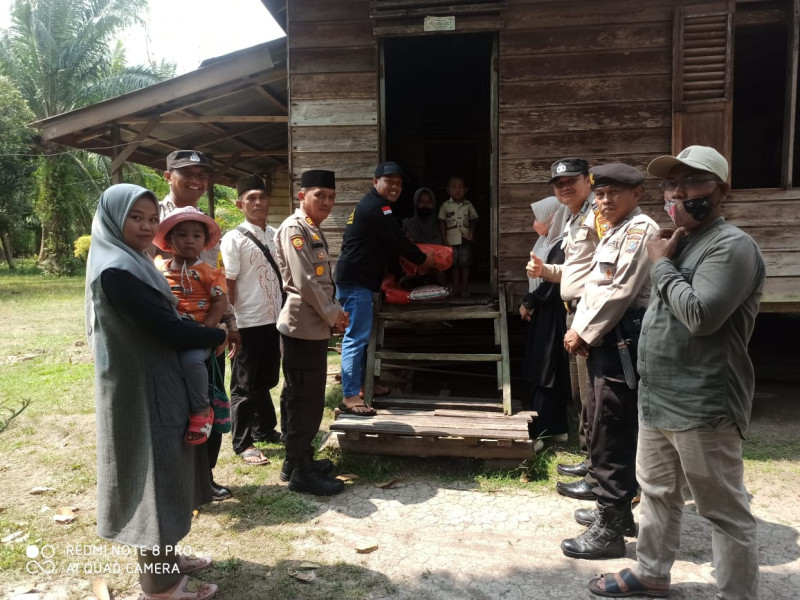 Polsek Merbau Mengalir buat Balita Stunting di Sei Anak Kamal