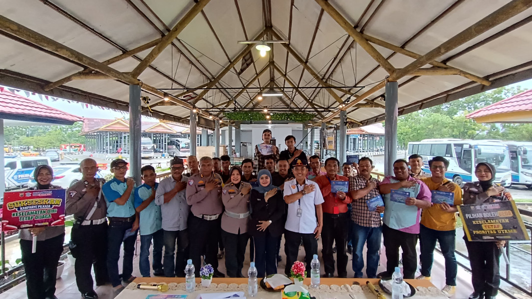Tim Cooling System Ditlantas Polda Riau Gelar Kampanye Keselamatan Di Terminal Raya Payung Sekaki Pekanbaru