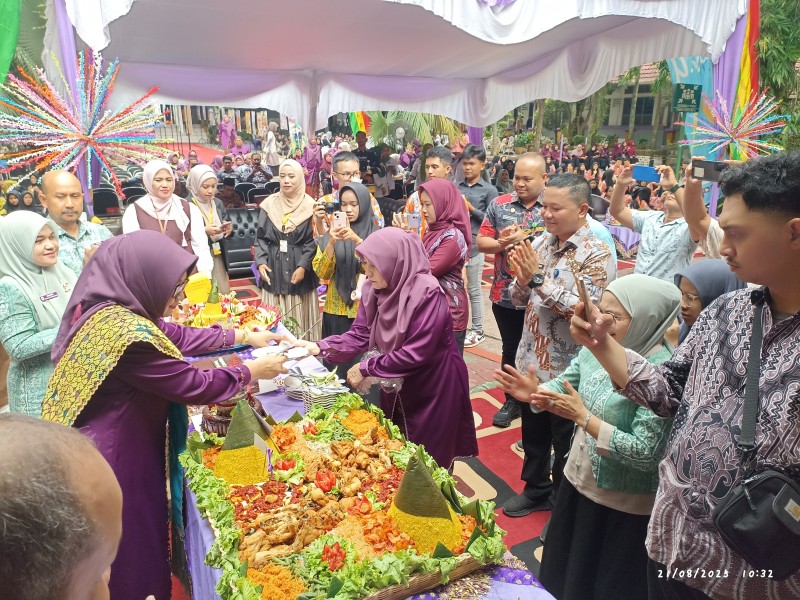 SMA Negeri 1 Pekanbaru Peringati HUT ke-70, Gubernur Riau Tekankan Pentingnya Pendidikan Berkarakter dan Literasi Digital