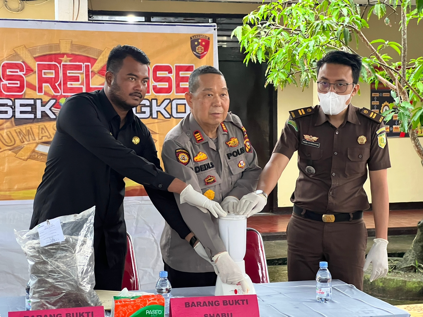 Polsek Bangko Musnahkan 1,5 Kg Ganja dan 233 Gram Sabu-sabu