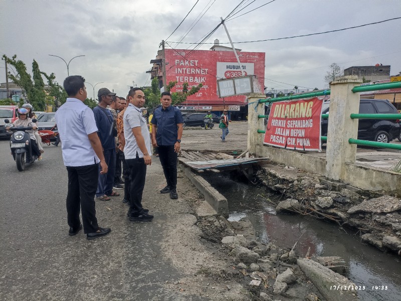 PUPR Kota Pekanbaru Siapkan Langkah Teknis Untuk Mengatasi Penyumbatan Saluran Di pasar Cik Puan