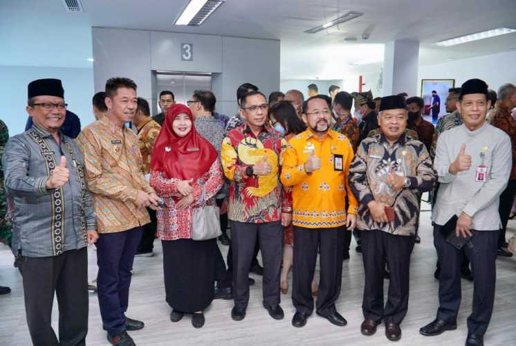 Hadiri Peresmian Kantor Baru Otoritas Jasa Keuangan ( OJK) Provinsi Riau