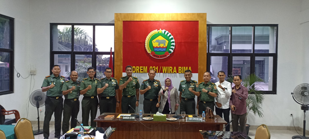 Anggota Komite I DPD/MPR RI Asal Riau Dr Hj Misharti S.Ag M.Si Lakukan Kunjungan Kerja Ke Korem 031 Wira Bima