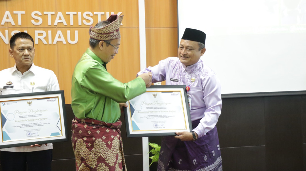 Di Penghujung Tahun,Kominfo Kuansing Raih Penghargaan Dari BPS Riau