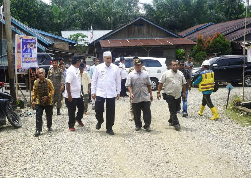 Bupati Hamsuardi Tinjau Pembangunan Jalan di 5 Titik Berbeda