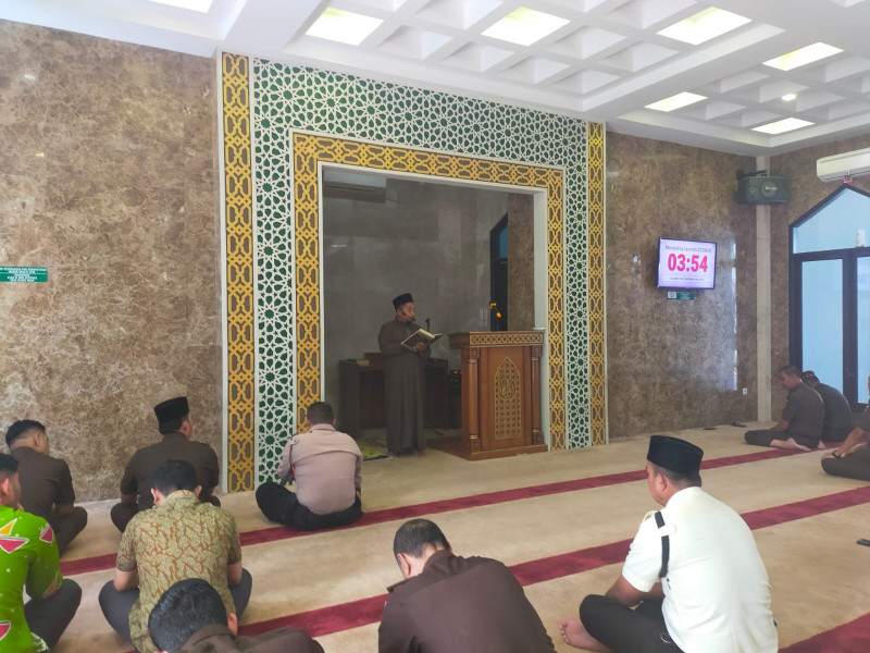 Kajati Riau Gelar Acara Tausiyah Qobliyah Zuhur Dengan Penceramah Ust Chairul Ichwan S.Pdi