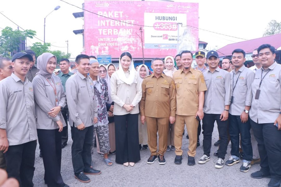Wako Pekanbaru Dampingi Wamendag RI Tinjau Pasar Cik Puan