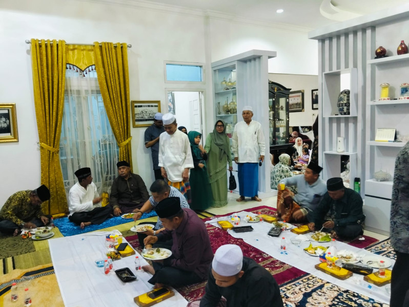 Sambut Bulan Ramadhan 1446 H,Mantan Gubri  H Annas Maamun Gelar Silaturahmi Dengan Ratusan Warga Dan Bagikan Kain Sarung