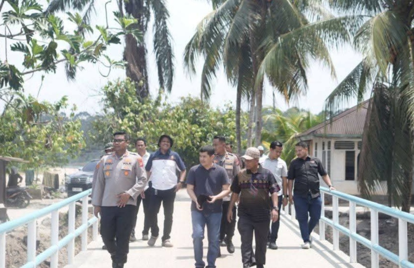 Bupati Kampar Tinjau Kesiapan Peresmian Jembatan Merah Putih Presisi di Desa Gobah