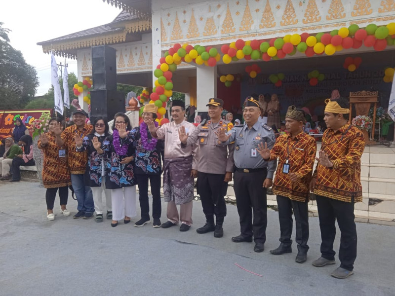 Ribuan Masyarakat Tumpah Ruah Di Taman Kota Pasir Pangaraian,Pemkab Rohul Komitmen Jadi Kabupaten Layak Anak