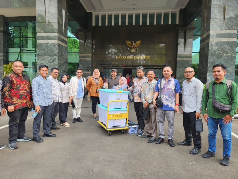 Siap Hadapi Sidang PHPU,Bawaslu Riau Serahkan Berkas Keterangan dan Alat Bukti Ke MK Hari ini