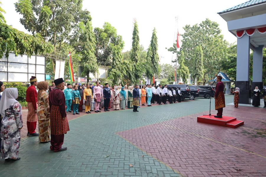 ASN Kanwil Kemenkum Riau Kenakan Busana Adat Melayu, Wujud Cinta Budaya dan Semangat Hari Lahir Provinsi Riau