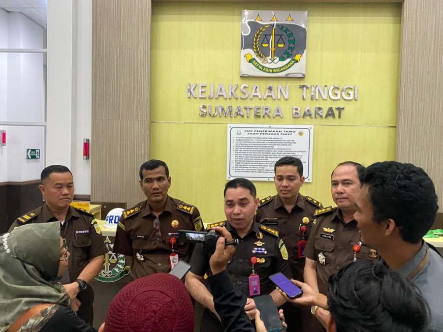 Bupati Pasaman Barat Penuhi Panggilan Kajati Sumatra Barat