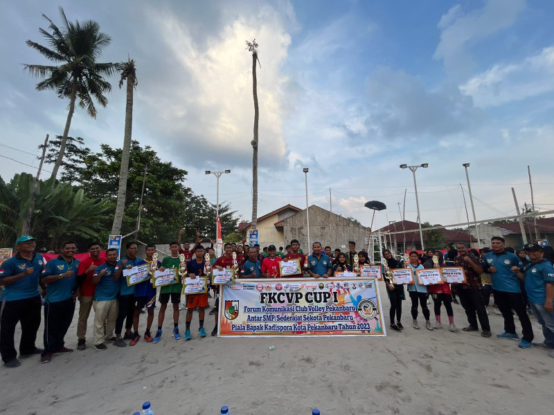 Turnamen Bola Volly Cup I Antar SMP Sederajat Se_Kota Pekanbaru Resmi Ditutup Ketua FKCVP Yusra SE