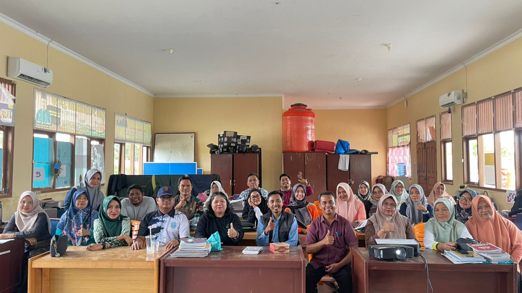 Kapsek SMAN 5 Tapung Dukung Workshop Literasi Untuk Guru-Guru