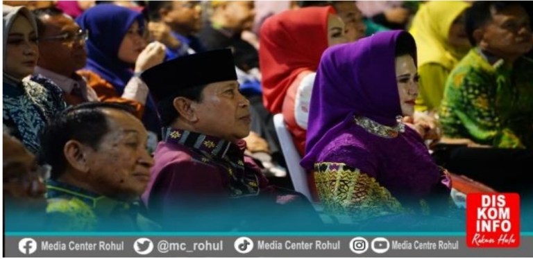 Bupati Rokan Hulu H. sukiman di Dampingi Hj. Feni Herawati Hadiri Malam Pembukaan Gebyar Gernas Bangga Buatan Indonesia