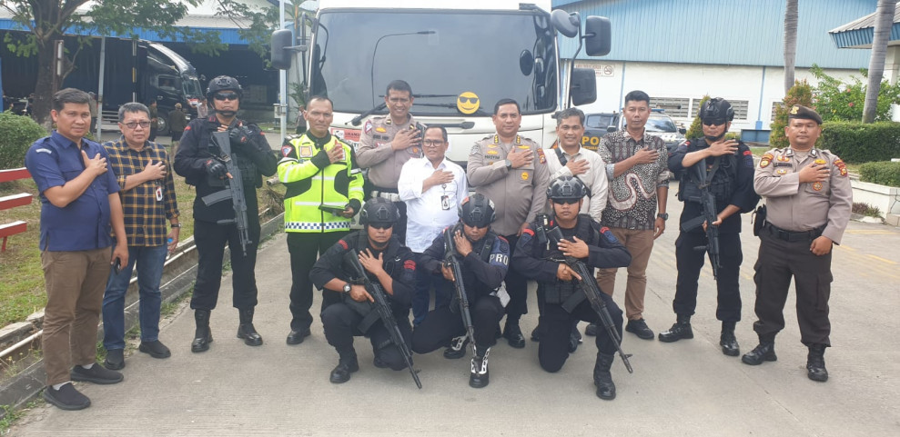 Ketua KPU Riau Secara Resmi Melepas Armada Distribusi Logistik Membawa Surat Suara Dari PT Gramedia Bergerak Menuju Riau