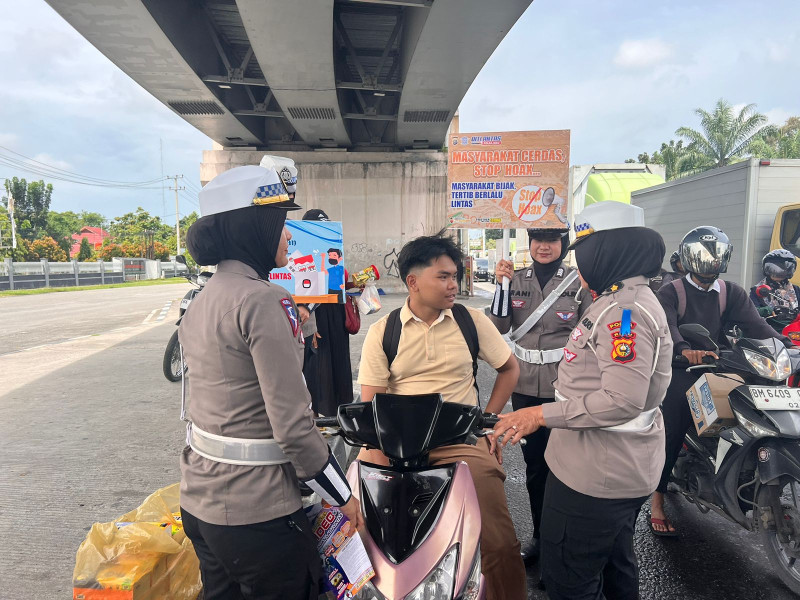 Tim Preemtif Sasar Pengendara Di Kawasan Traffic Light Pasar Pagi Arengka