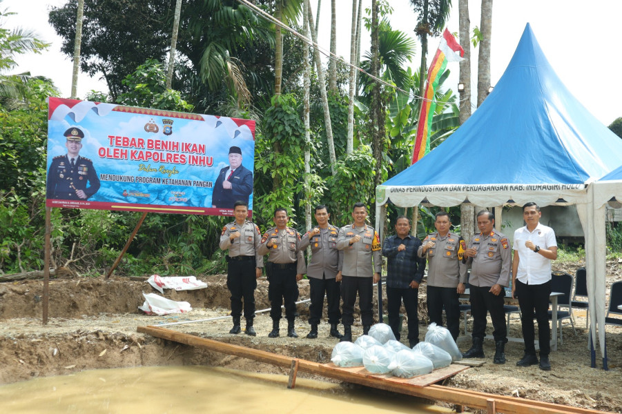 Dalam Upaya Mendukung Program Ketahanan Pangan,Polres Inhu Tebar 6000 Bibit Ikan