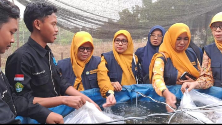 Dosen dan Mahasiswa FPK UNRI Lakukan Budidaya Ikan Lele Mutiara Sistem Bioflok