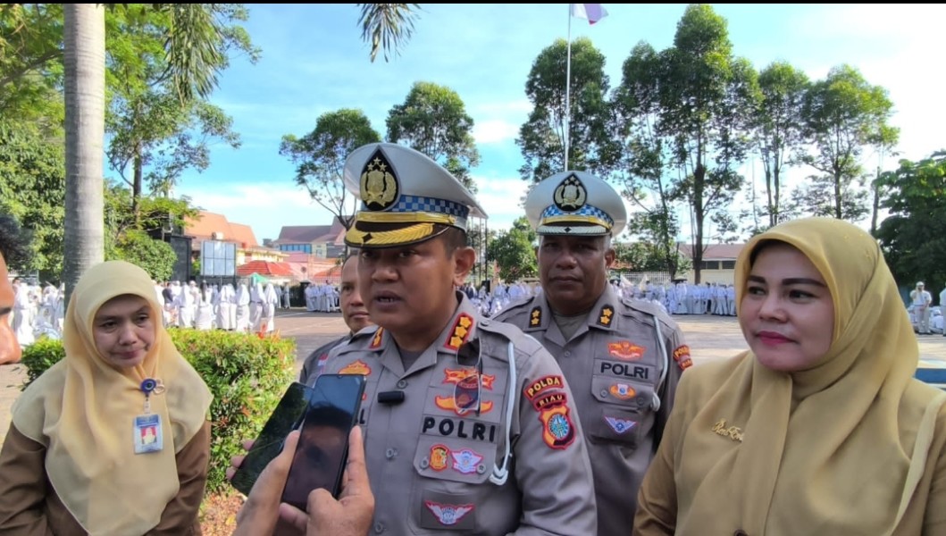 Edukasi Kamseltibcarlantas, Dirlantas Polda Riau Gelar Kegiatan Police Goes to School di SMA Negeri 8 Pekanbaru