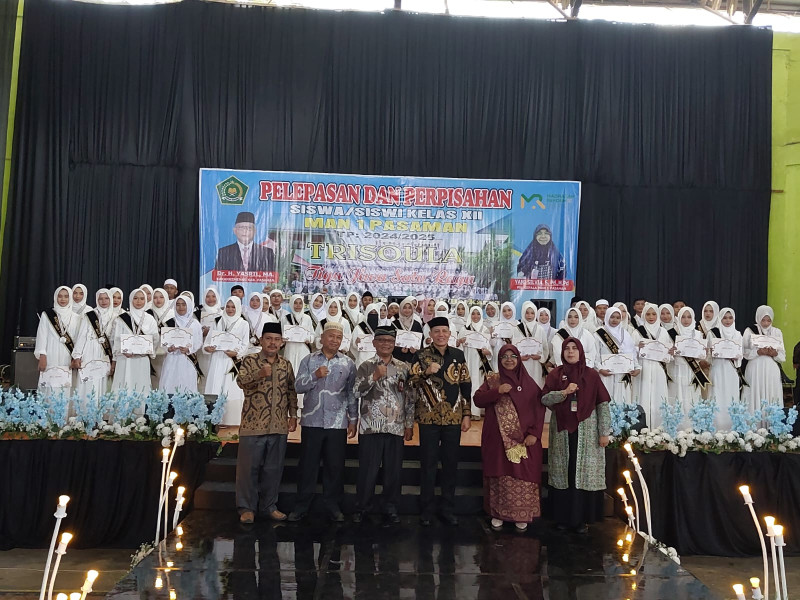 Acara Pelepasan Siswa dan Wisuda Tahfidz di MAN 1 Pasaman Meriah dan Khidmat, Kepsek Mendapat Banyak Pujian
