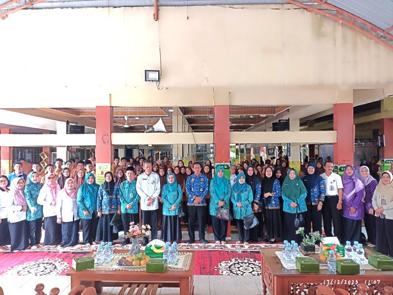 PKK Riau Gelar Program “Jelajah Anak Riau” di SMAN 5 Pekanbaru