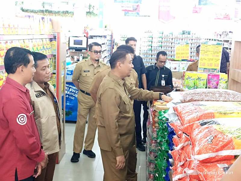 Wawako Pekanbaru Tinjau Harga Sembako Jelang Idul Fitri 1447 H di Swalayan Budiman