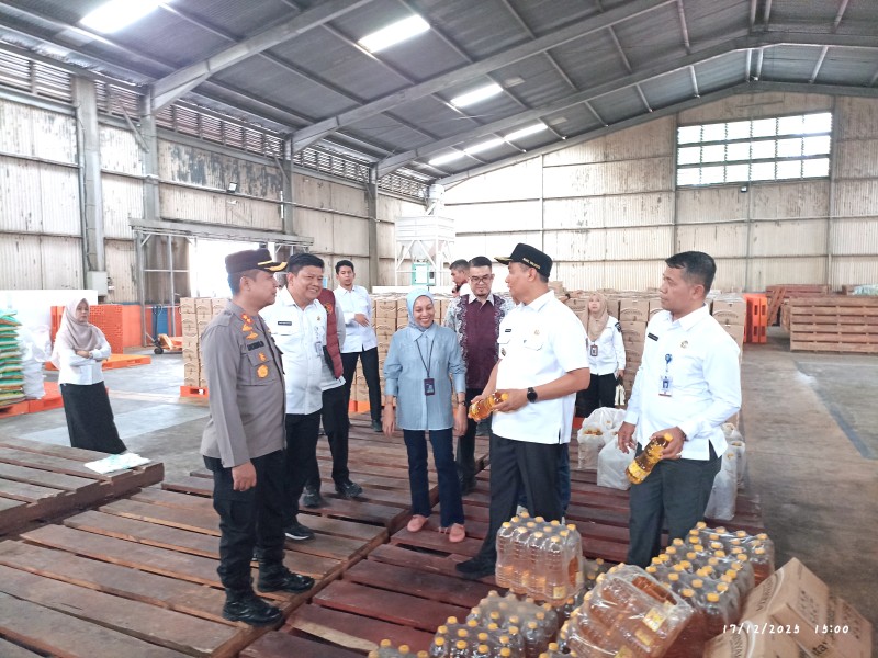 Wawako Pekanbaru Tinjau Pasar dan Bulog: Antisipasi Lonjakan Harga Jelang Nataru