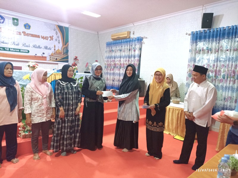 Silaturahmi dan Buka Puasa Bersama, SMAN 8 Pekanbaru Salurkan Ratusan Paket Bantuan Sosial
