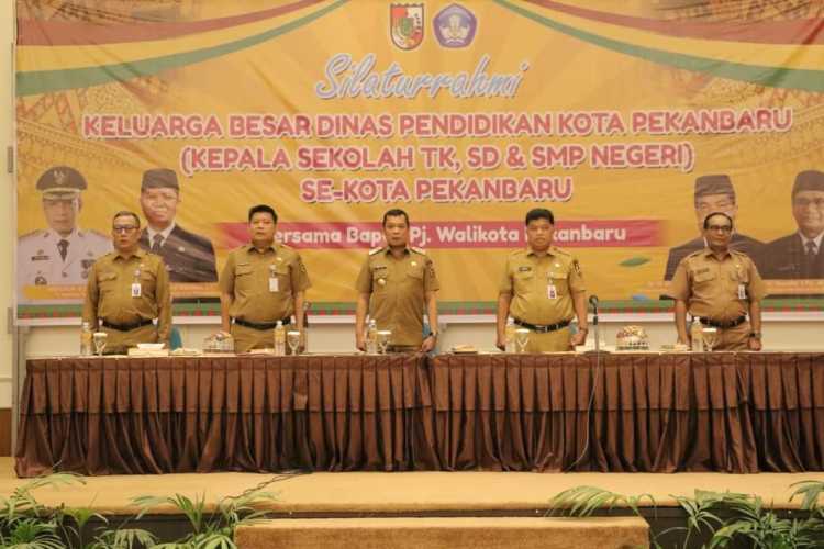 Hadiri Acara Silaturahmi Dengan Seluruh Kepala Sekolah TK,SD, dan SMP Negeri Se_kota Pekanbaru