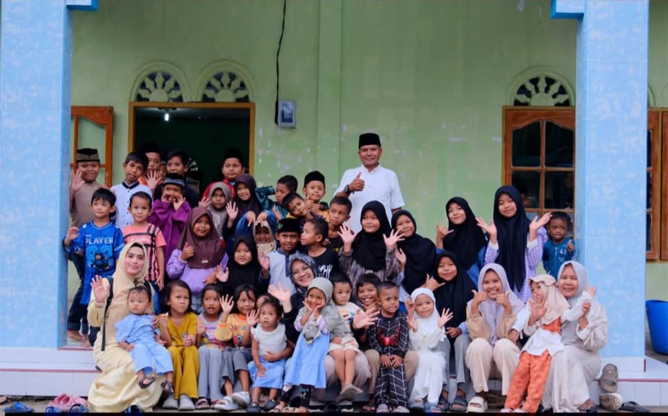 Bupati Siak Gelar Safari Ramadan di Dusun Lingkar Naga, Salurkan Bantuan untuk Warga