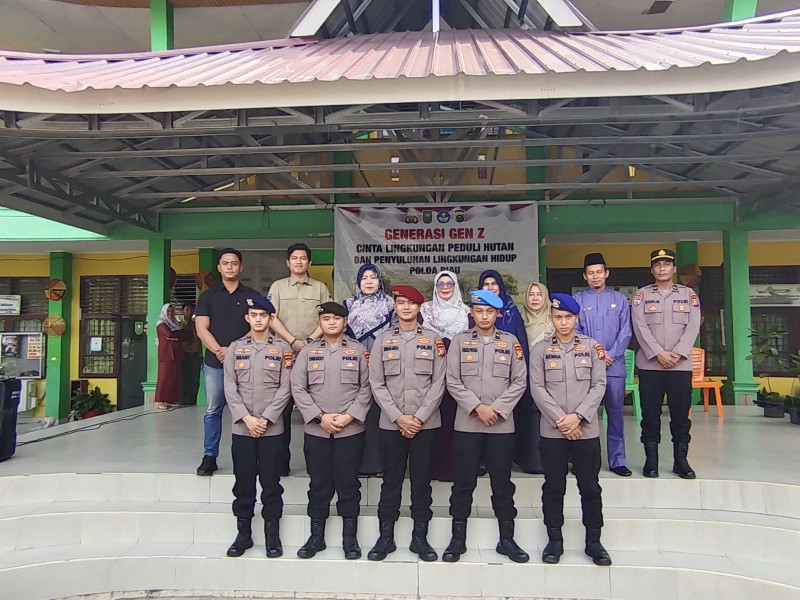 SMA Negeri 14 Pekanbaru Jadi Lokasi Program “Green Polisi” dan Sosialisasi Anti Terorisme