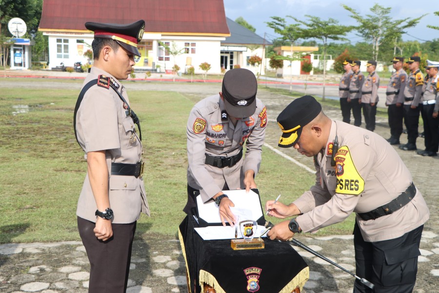 Bertempat di Halaman Mapolres,Polres Kepulauan Meranti Lakukan Sertijab Empat Pejabat Baru Dilantik